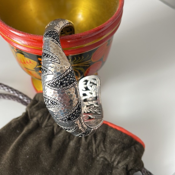John Hardy Palu Macan Sterling Silver with Black Sapphires Hinged Cuff - Picture 3 of 11
